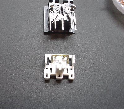 DINコネクタ補強用金具